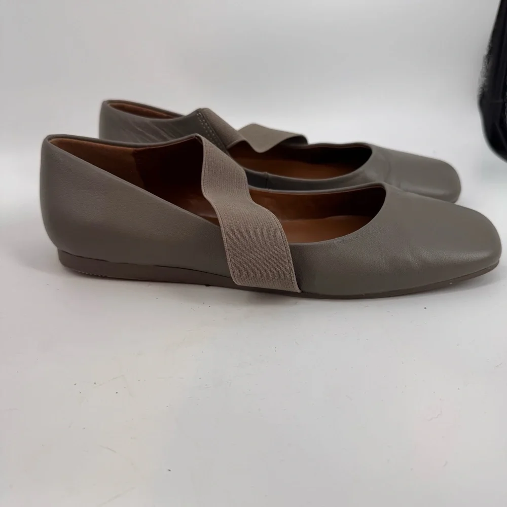Blondo Brielle Waterproof Flats Taupe Sz. 7.5